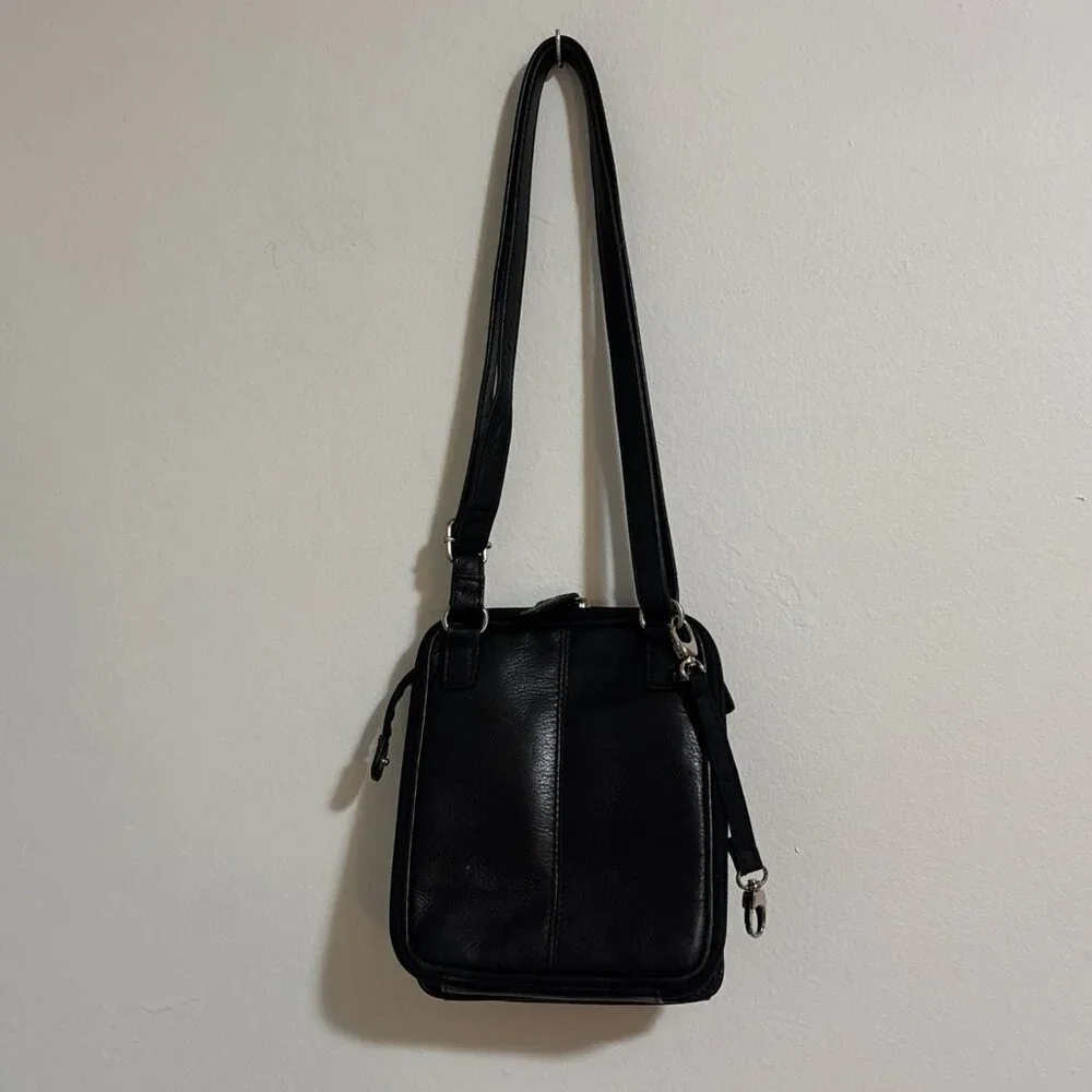 Fossil Crossbody Purse Womens Black Leather‎ Zip Lots of Compartments